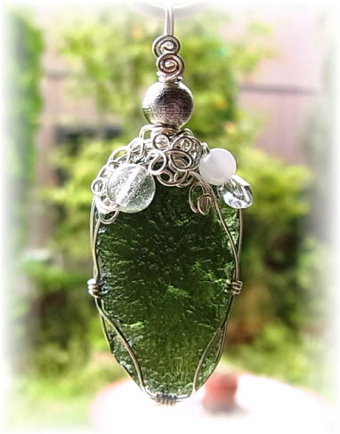 モルダバイトシナジーペンダント1